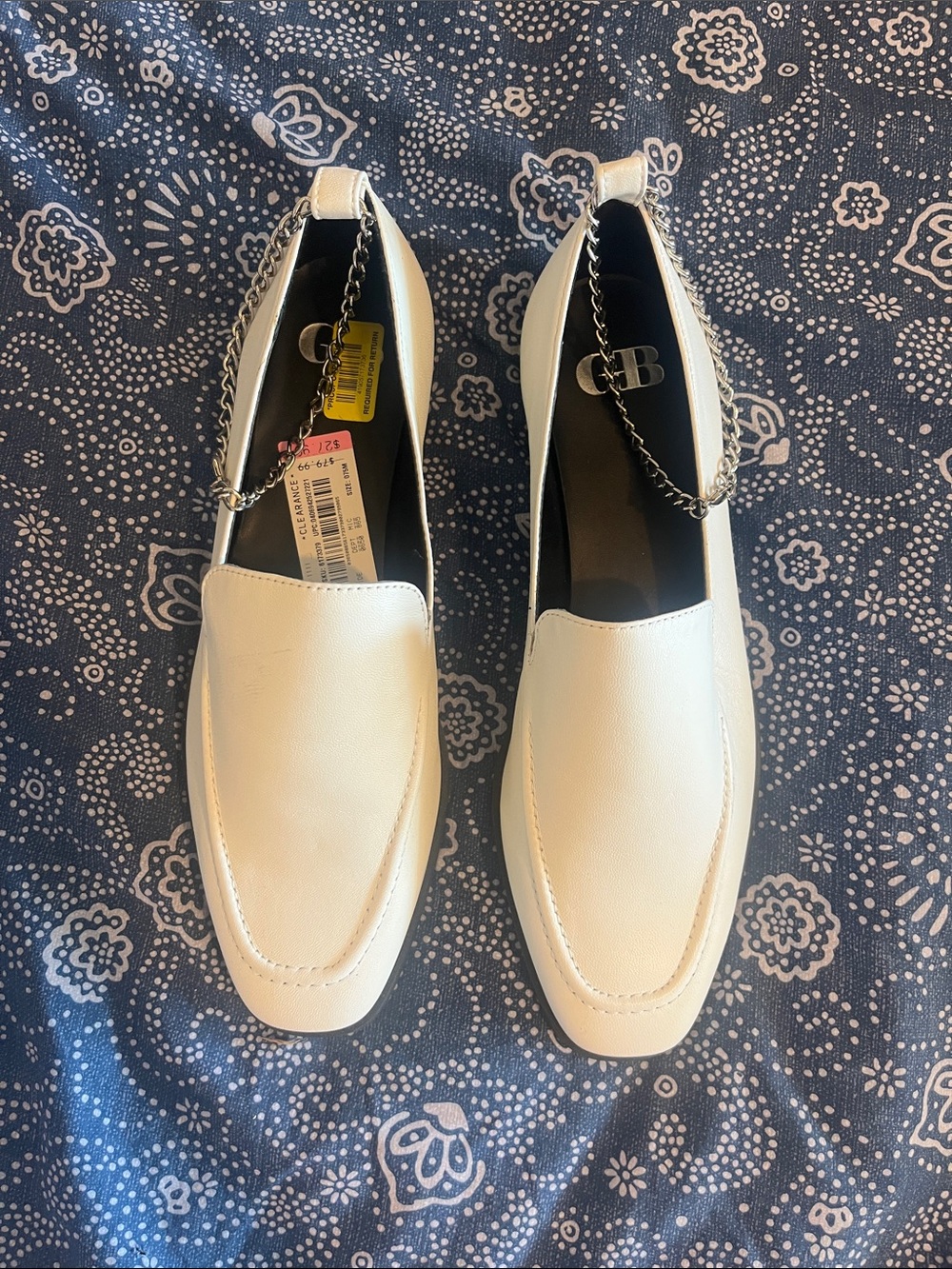 NWT GB Women’s White Slip-On Loafers with Chain Accent size 7.5